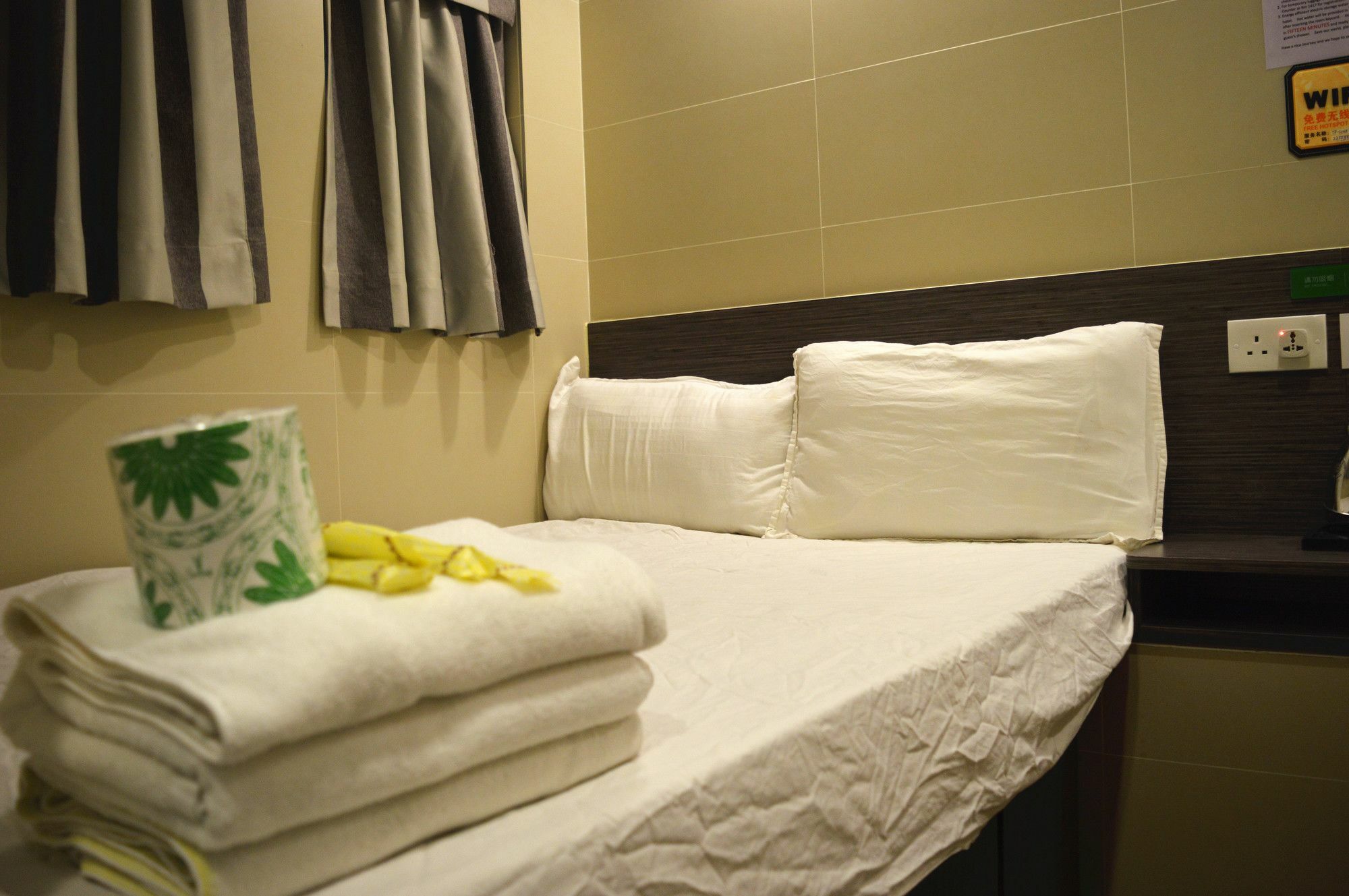 Mong Kok Guo Du Hostel Kowloon  Ngoại thất bức ảnh